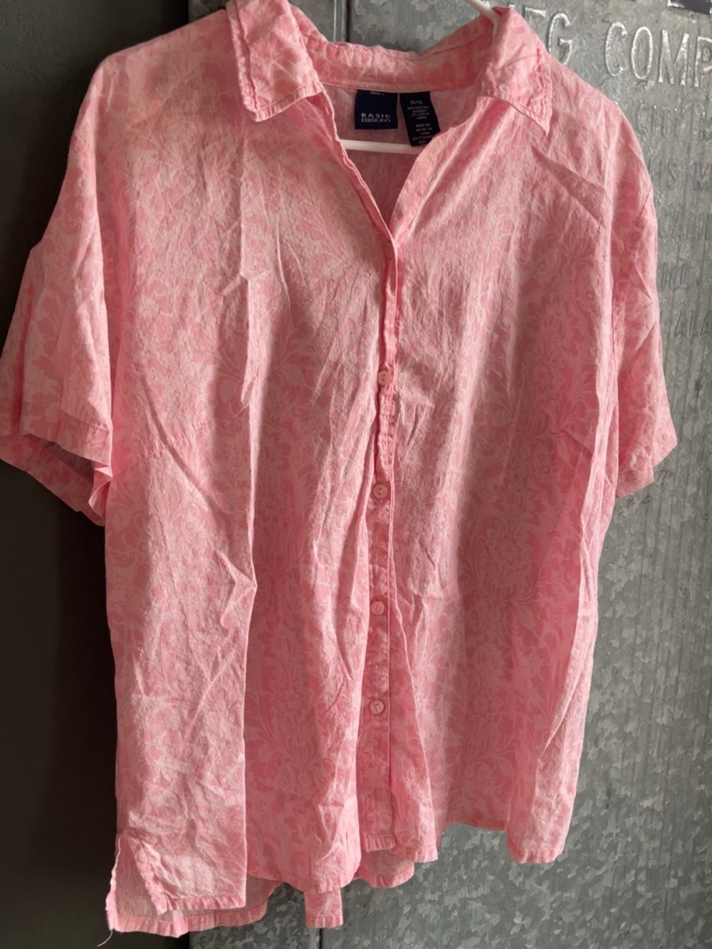 Basic Editions Women’s Light Pink Short-Sleeve Button-Down Shirt